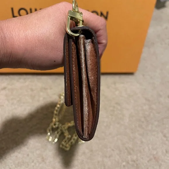 Louis Vuitton wallet crossbody - Picture 9 of 10